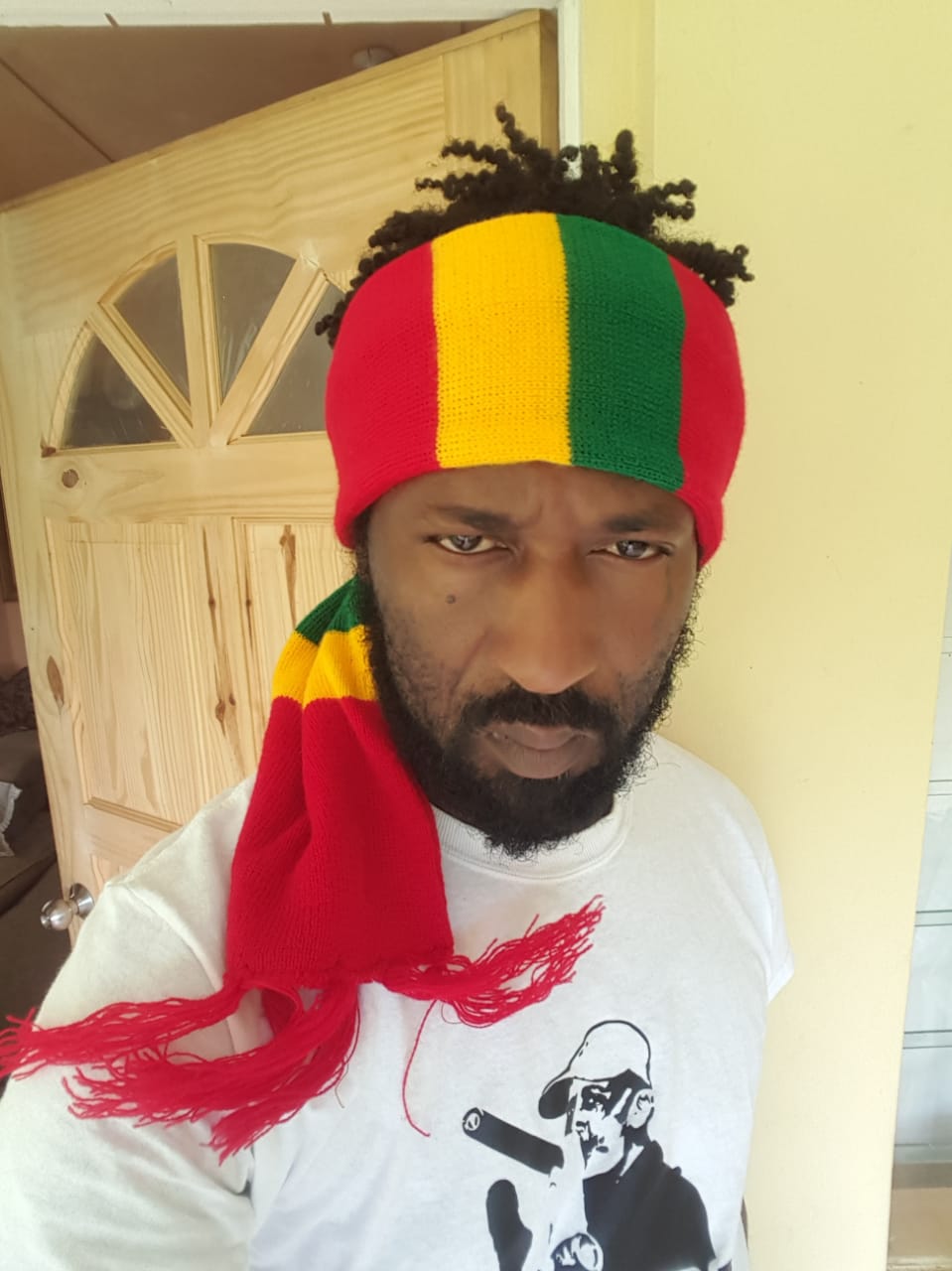 Heard on Irie FM, HITZ FM, ZIP FM  and more, Teeardropz aka Jonathan Brown, is a Jamaican reggae artist who drops ‘Wake up list’