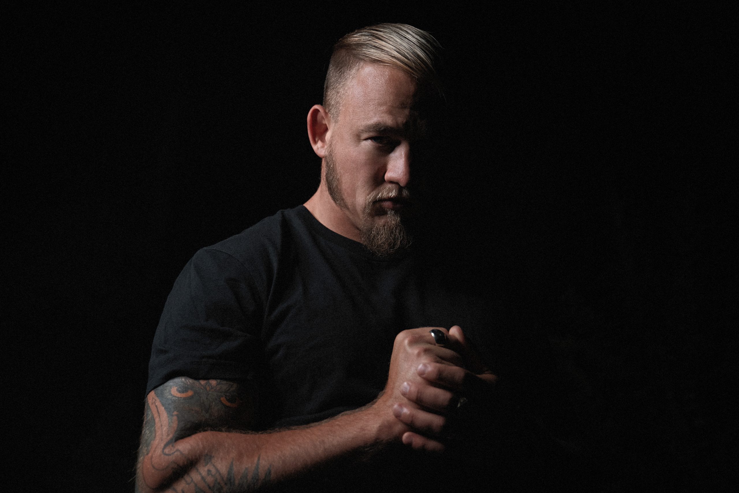 Shaping our present when we open our hearts, ‘Protected’ is the new single from genre-bending conscious hip-hop artist SOULEYE Feat South African vocalist ‘Esjay Jones’.